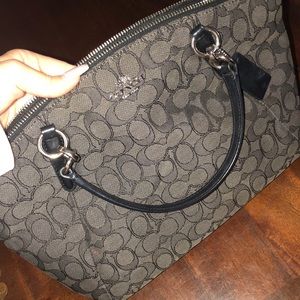 HARDLY USED coach purse!!!